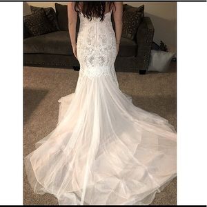 Stunning White Mermaid Lace Halter top Wedding Gown with train size 10